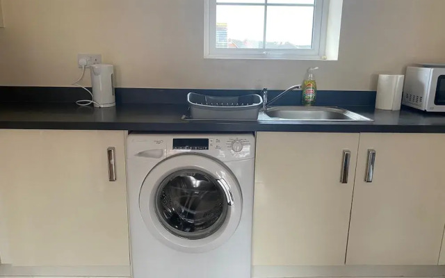 Birmingham - 2 Beds - Sleeps 3 - Free Parking
