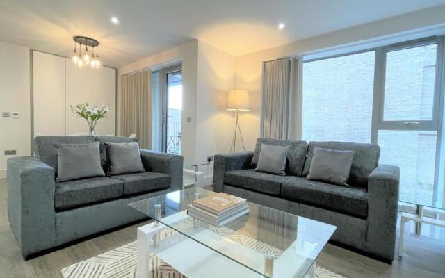 Spectacular 2 Bedroom Apartment in Great Location