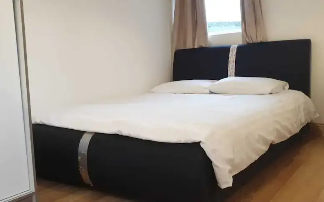 Cromwell Apartment