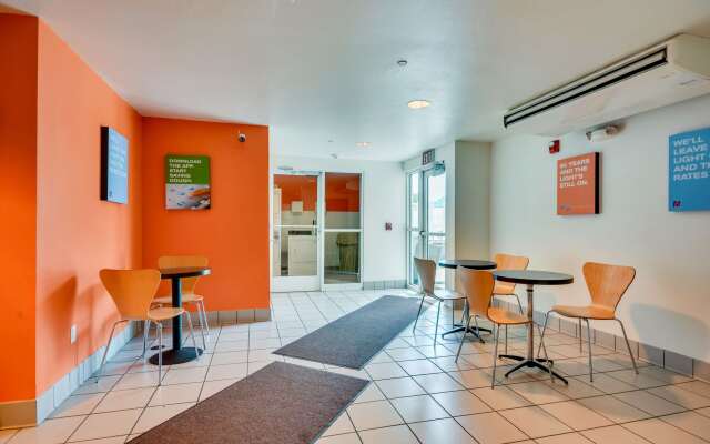 Motel 6 Biloxi, MS - Beach