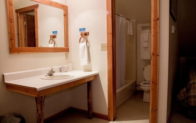 Whittaker's Motel & Historic Bunkhouse