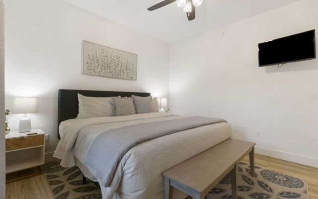 New Lakeview Penthouse - Amenities Galore!