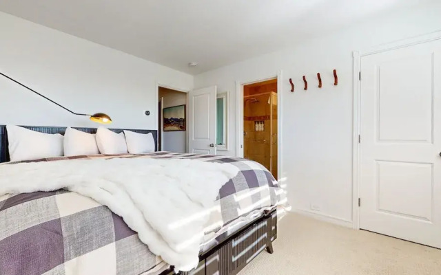 Mammoth Point #117 2 Bedroom Condo