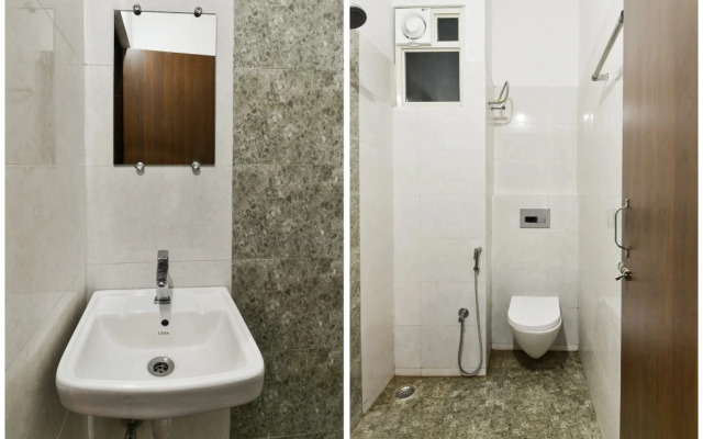 OYO 43971 The Royal Palace