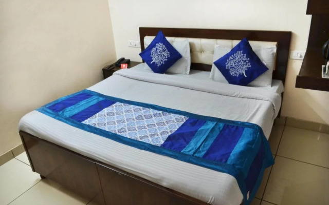 Motel Divine by OYO Rooms
