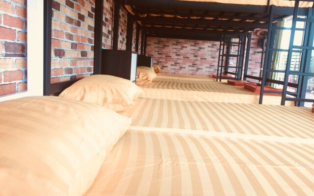 Saeng Tai Amphawa Resort