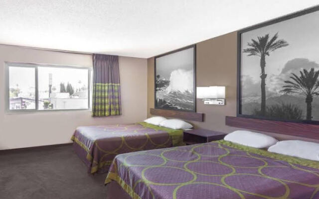 Super 8 Motel - Canoga Park