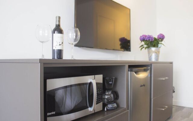 Bowmanville Marina Inn & Suites