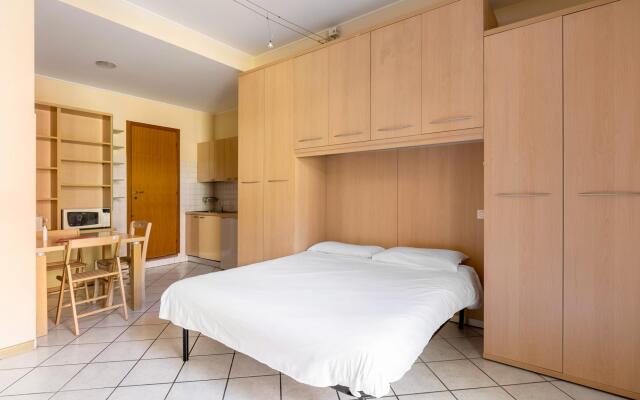 Calari 9 - Bright Studio With Balcony