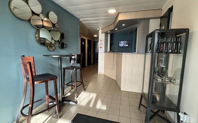 Hôtel Face West Le Pontet