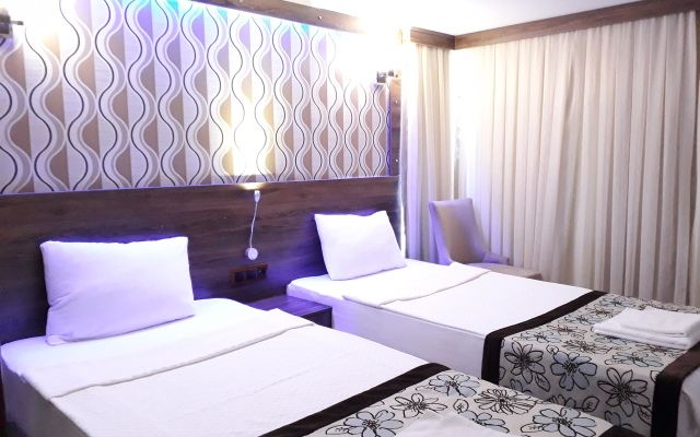 Dolphin Apart & Hotel