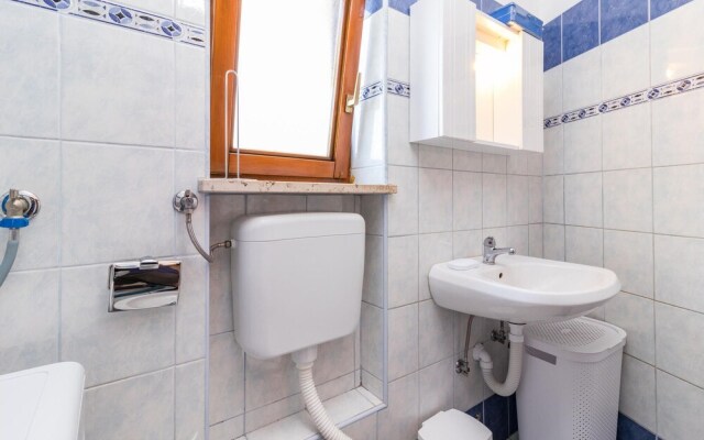 Awesome Apartment in Valbandon With 1 Bedrooms and Wifi