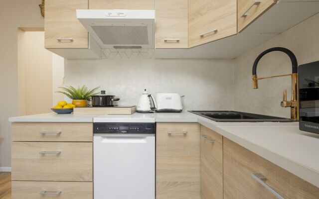 ?oliborz Modern 8th Floor by Renters