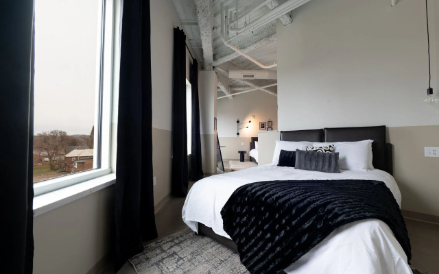 Arch and Cable Hotel