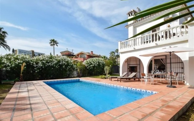 Cutest Beach Villa - 30 M To Beach