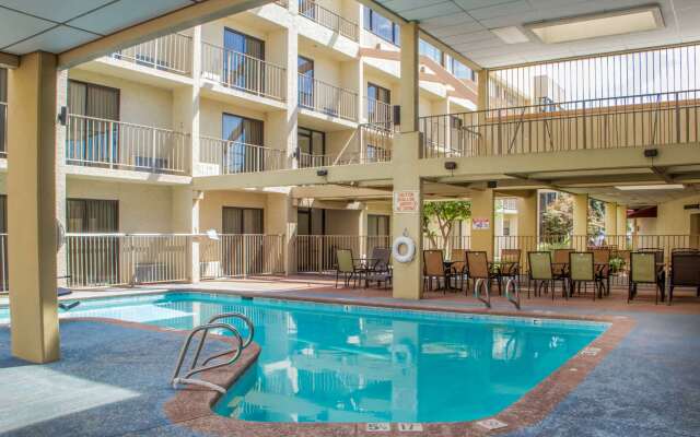 Clarion Hotel Broken Arrow - Tulsa