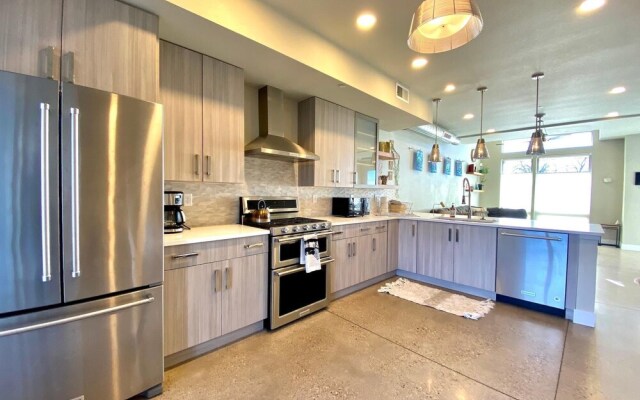 Classy Townhome near Old Town, Breweries, & River!