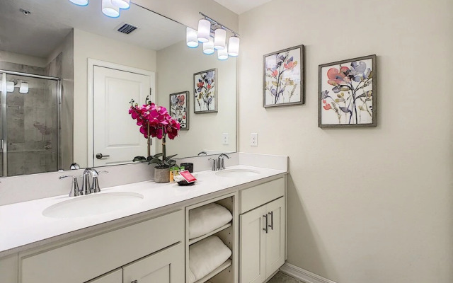 Modern Condo Near Disney Foosball Water Park!