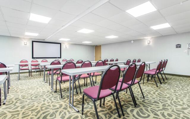 Red Roof Inn & Suites Mt Holly - McGuire AFB