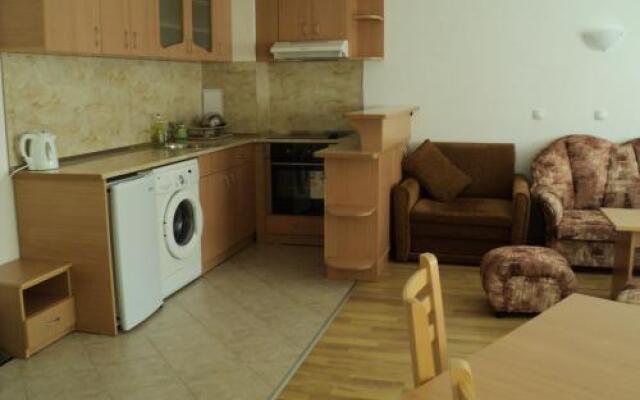 Meni Apartments and Guest Rooms