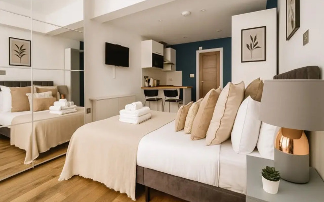 Modern Studio Flat in Hammersmith