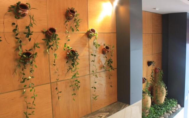 Happy Life Green Hotel