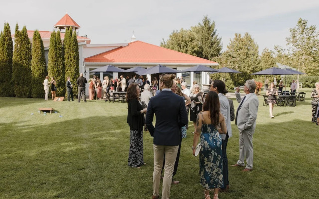Hessenland Inn & Schatz Winery