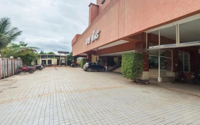 Hotel Yash Grand