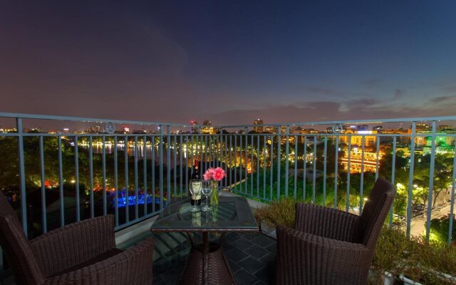 Bella Premier Hotel & Rooftop Skybar