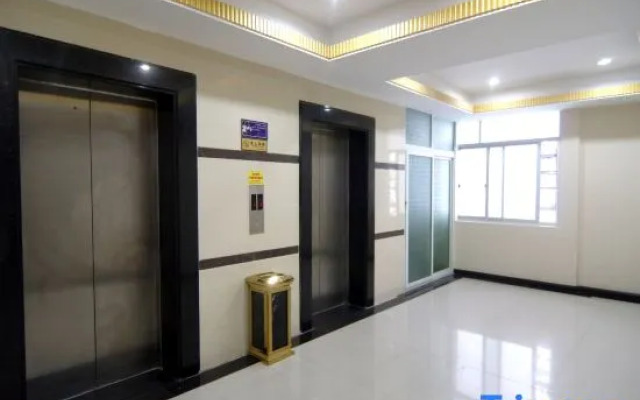 Bless Hotel (Beihai RT-Mart High-speed Railway Station)