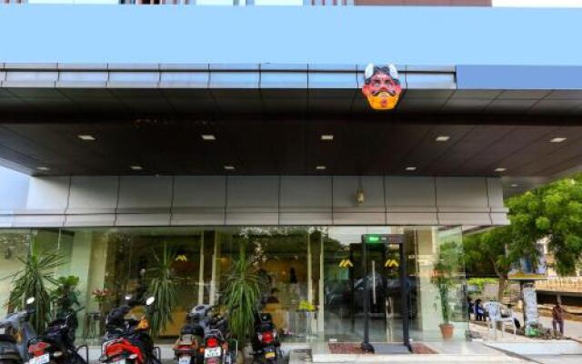 OYO 6472 Hotel Metropolitan