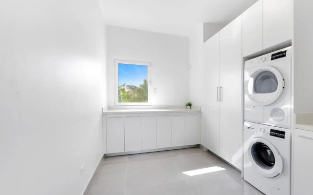 4-bed Villa, Pool, Parking