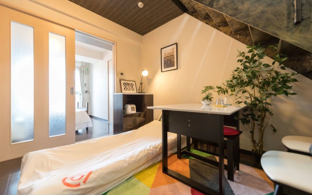 Yeah Room Zeus The Garden