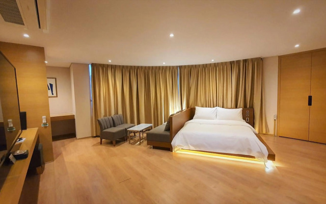 Hotel Biz Inn