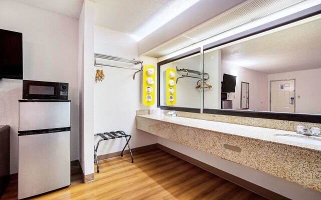 Motel 6 Covington, TN