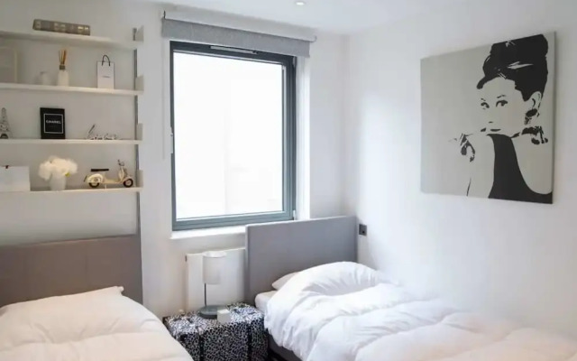 New Modern Large 2 Bed
