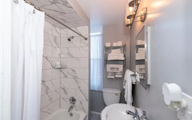 The Incline Suite 1
