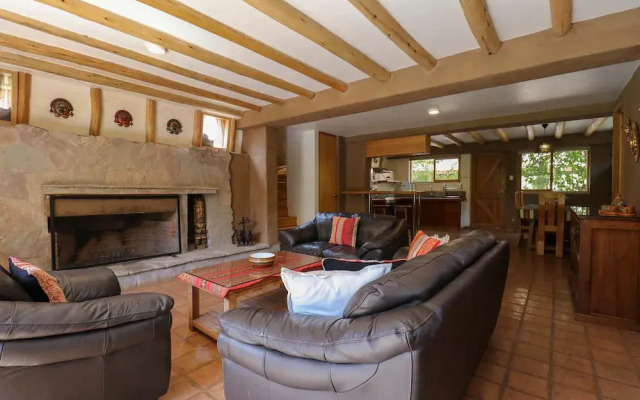 w Prestigious 3BR House in Villa Sagrado