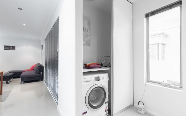 Conveniently Located Luxury Home - 10 Mins from CBD