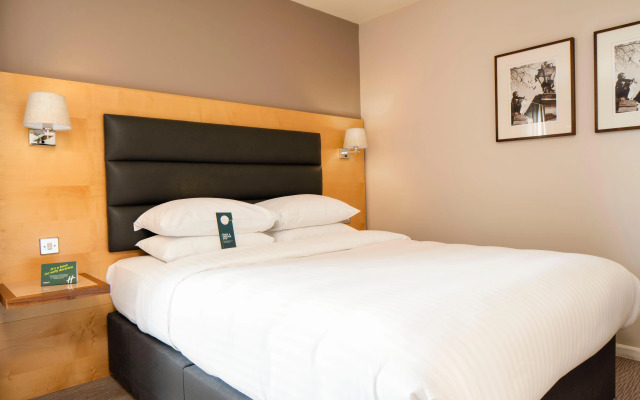 Holiday Inn London Brentford Lock by IHG
