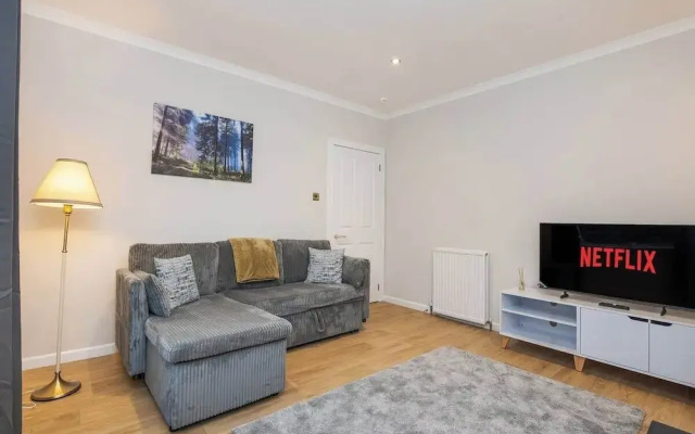 2bed House in Torry - Free Parking