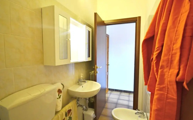 Sunlit Home With Pool