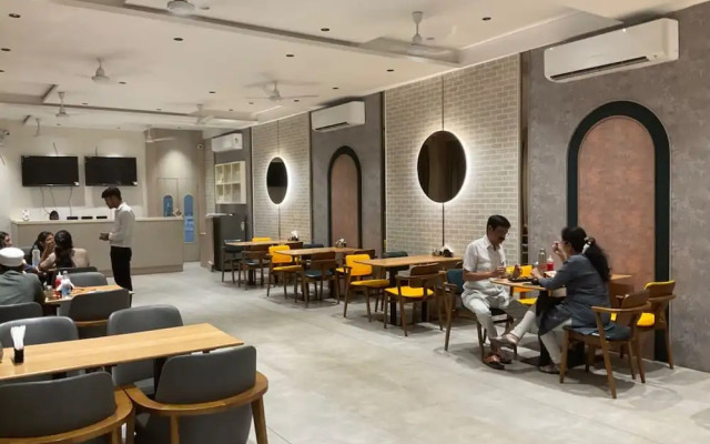 Hotel Govind Regency