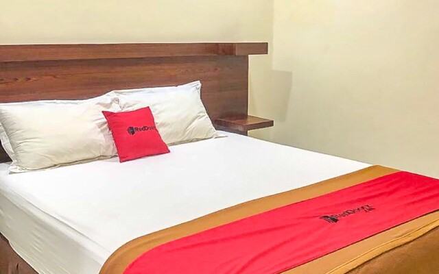 RedDoorz Syariah near Graha Pena