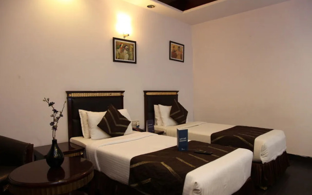 FabHotel First Star HUDA Metro