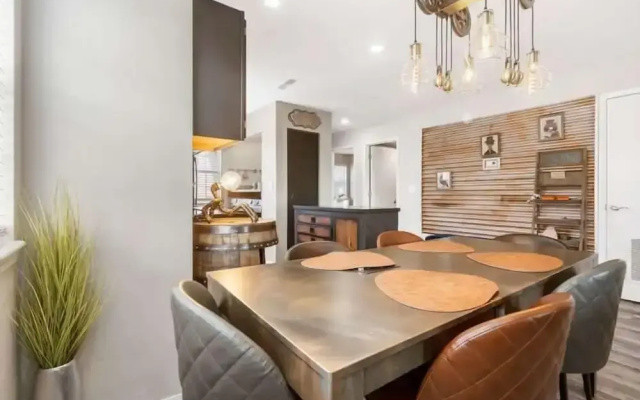 Time Traveler Suite - Private Balcony
