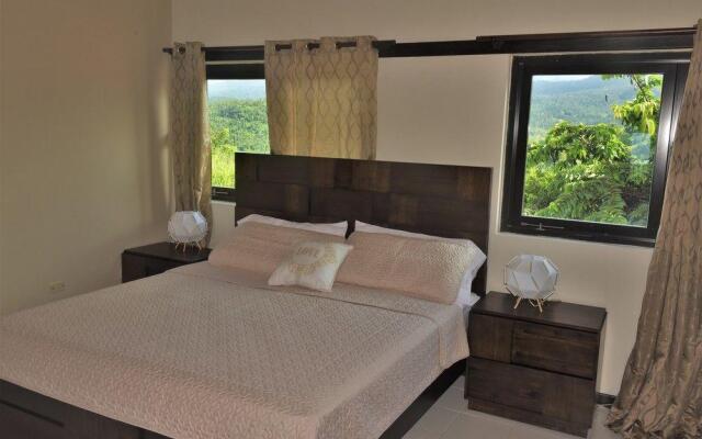 Rainforest & Ocean View Inn At Carabali