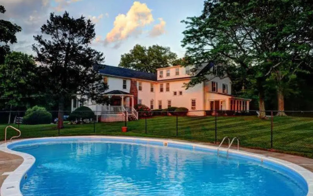 Historic Jacob Hill Inn