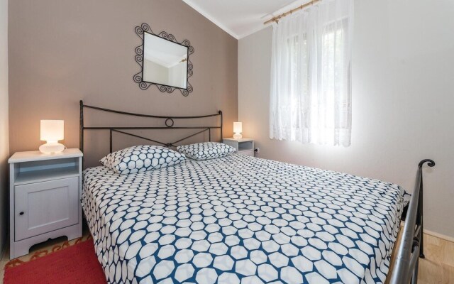 Beautiful Apartment in Grebastica With 2 Bedrooms and Wifi