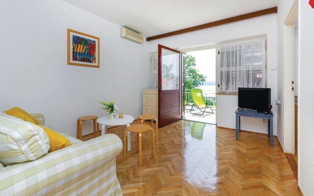 Nice Home in Dramalj With Wifi and 2 Bedrooms